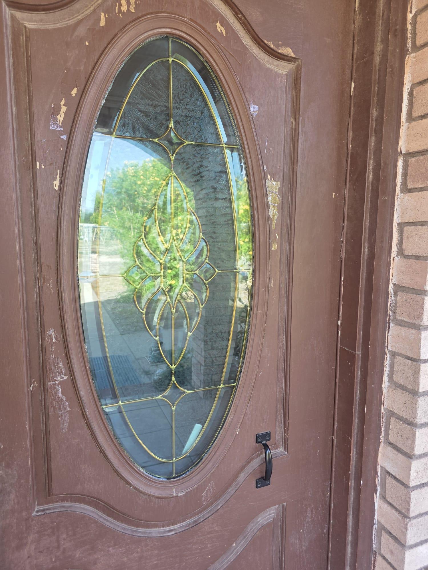 Decorative entry glass